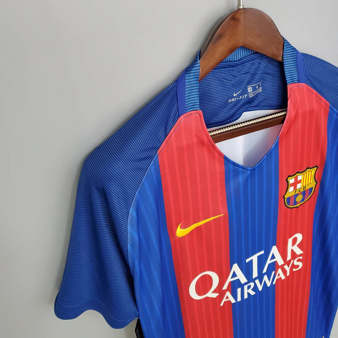 Retro Barcelona 16/17 home