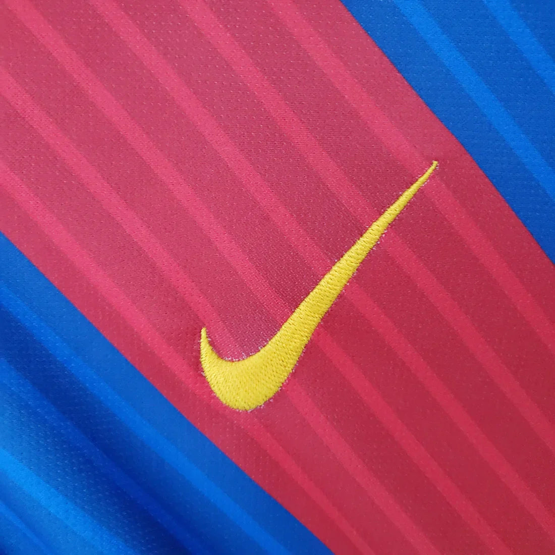 Retro Barcelona 16/17 home